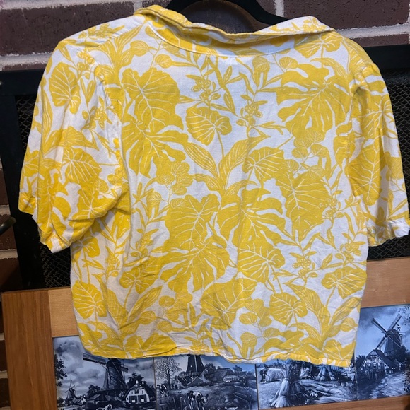 Beachy button up crop Tshirt - Picture 3 of 3